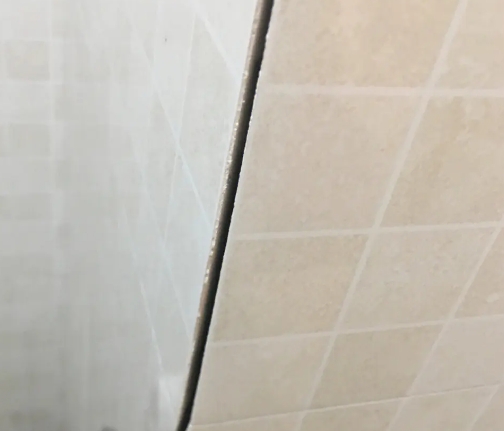 马尾瓷砖空鼓维修公司分享阳台瓷砖脱落的修复过程可以分为以下几个步骤